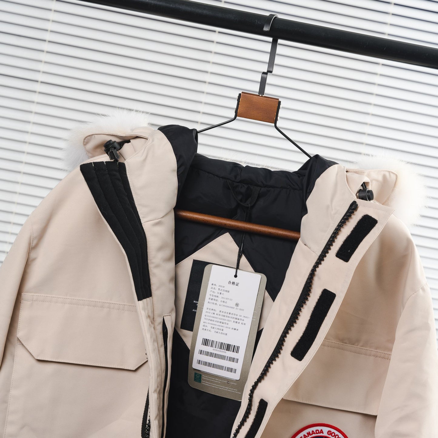 ** Canada Goose Expedition Parka 08 Model - Premium Outdoor Jacket

**